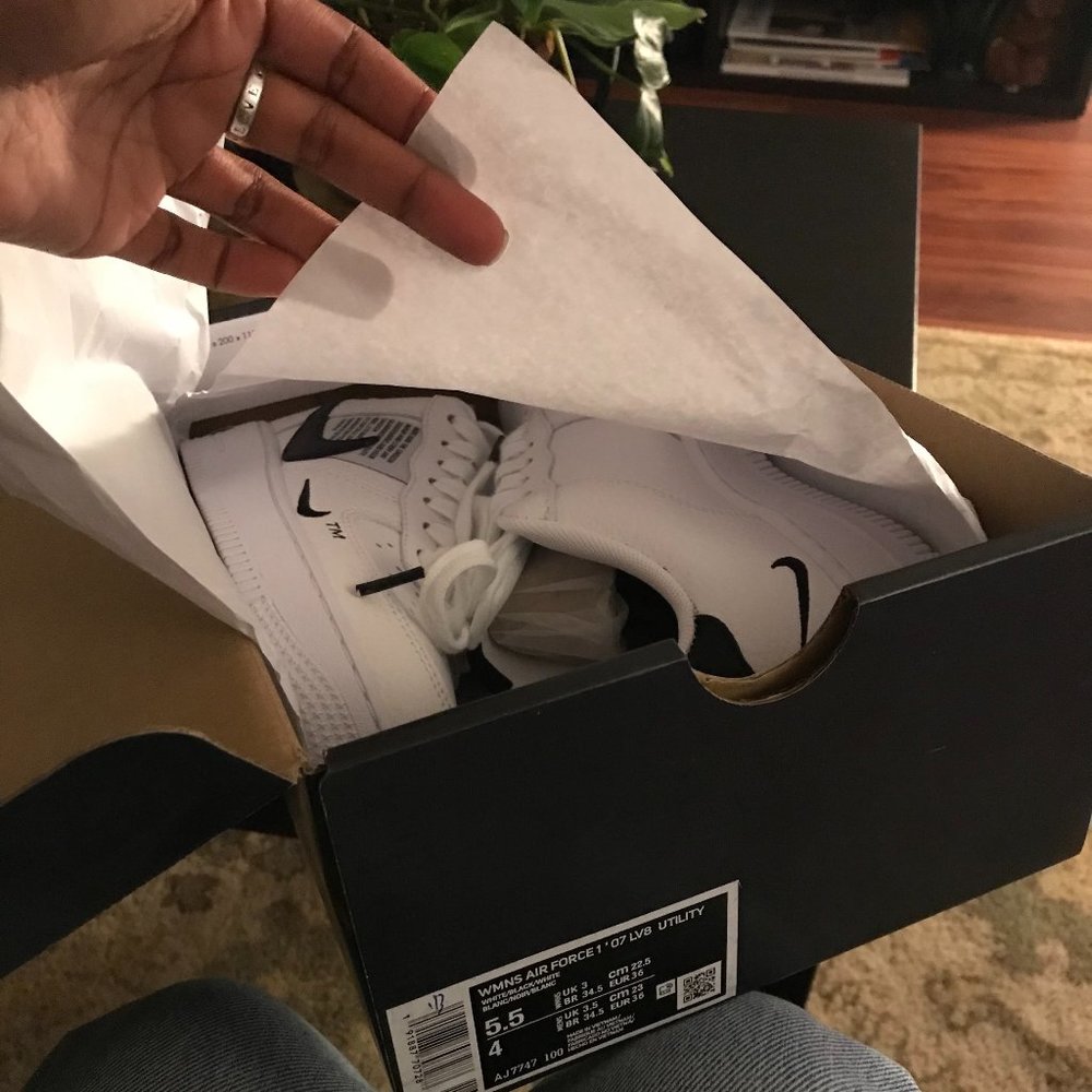 WMNS NIKE AIR FORCE 1' 07 LV8 UTILITY - Picture 3 of 7